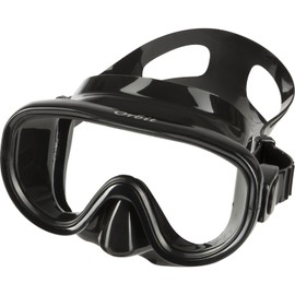IST Orbit Snorkeling Gear Set: Tempered Glass Mask, Dry Top Snorkel & Trek Fins for Compact Travel (Black Silicone/Black, Small)