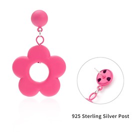 60s 70s Flower Earrings - Floral Daisy Dangle Clay Earrings, Groovy Style (Pink)