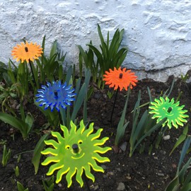 SunCatcher Garden Decor Ornaments Smiling Suns, Set of 5 Decorative Garden Stakes, 25cm/10'' high Outdoor Accessory, Great Gardeners Gift, Colour:Yellow