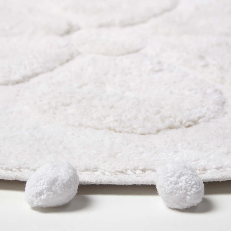 HOMESCAPES Cotton Flower Bath Mat White Super Absorbent Floral Tufted