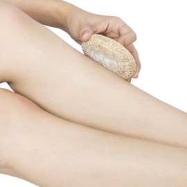 HealthAndYoga(TM) Hypoallergenic Natural Vetiver Bath Scrub - Soothingly Fragrant - Healthier Exfoliation for a Softer and Smoother Skin