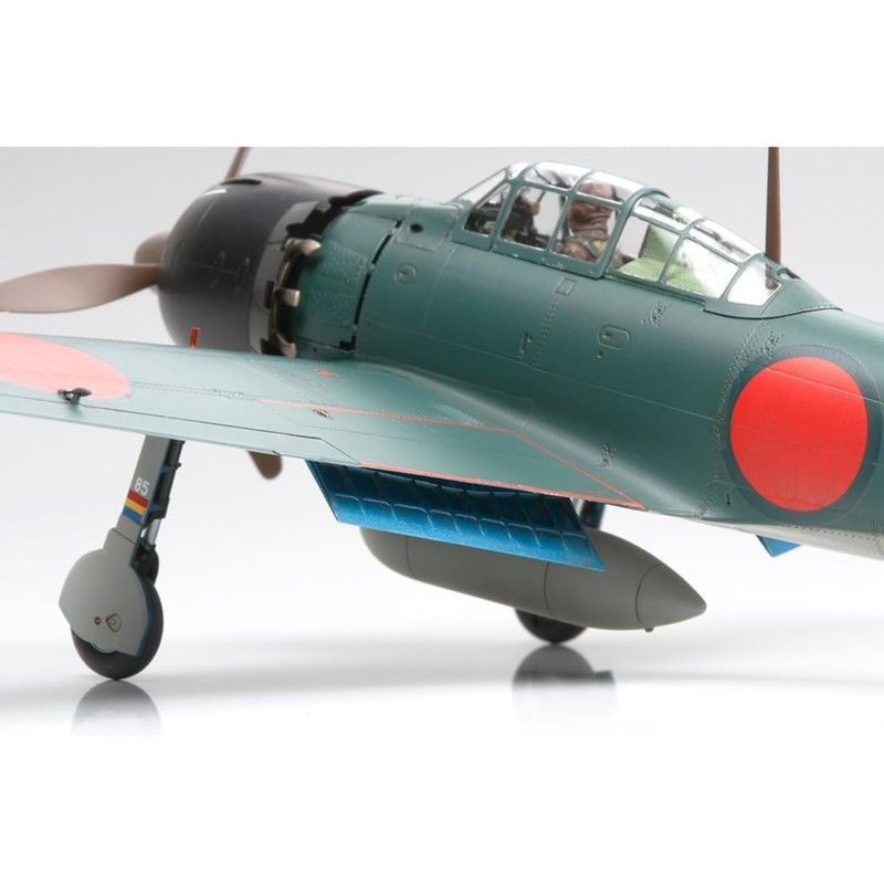 Tamiya 61103 Model Aeroplane A6M5/5A Zero Model 52 (1:48 Scale)
