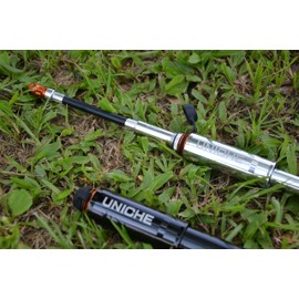 UNICHE Mini bomba de bicicleta (SBV3) con indicador para inflar neumáticos de bicicleta a 110 PSI. Mini bomba de bicicleta para bicicletas de montaña, urbana, BMX y DH, se adapta a Schrader y Presta. Kit de montaje incluido.