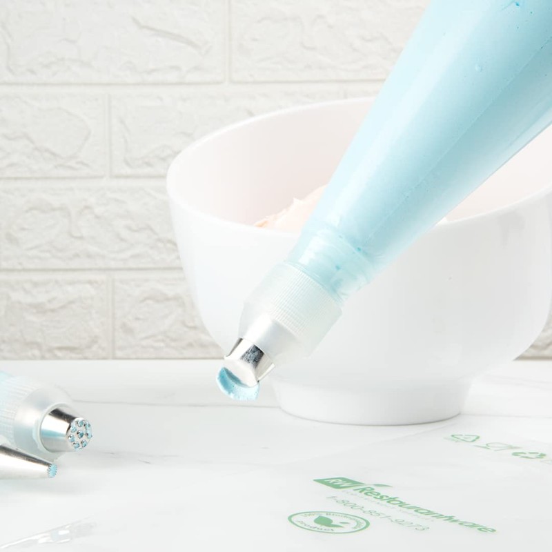 Restaurantware Pastry Tek Piping Tip 1 Triple Star Pastry Tip