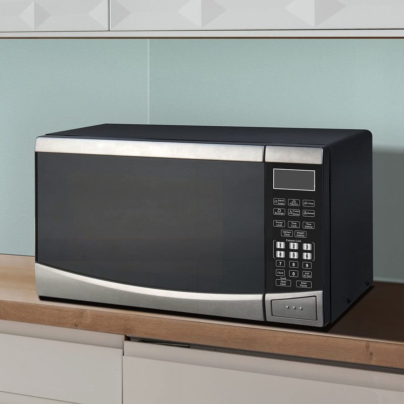 West Bend WBMW92S Microwave Oven 900-Watts Compact with 10 Power
