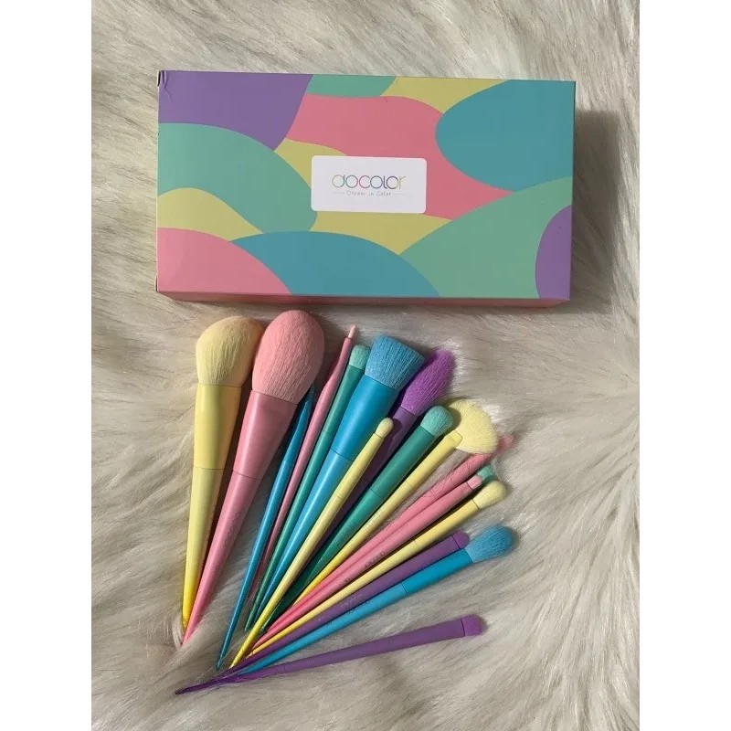 Dreaming Of Unicorns - Set De 17 Brochas Maquillaje Docolor