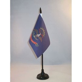 North Dakota Table Flag 4'' x 6'' - US state of Dakota du Nord Desk Flag 15 x 10 cm - Black plastic stick and base - AZ FLAG