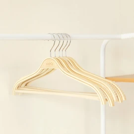 20 Gatsu premium wooden non-slip hangers / 가쯔 프리미엄 원목 논슬립 옷걸이 20개