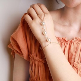 TseenYi Pearl Slave Bracelet, Boho Pearl Finger Ring Bracelet, Bride Wedding Slave Finger Ring Jewelry for Women and Girls Event Party Valentine's Day Festival Gift, Metal