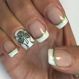 24 Pcs French Tip Press on Nails Short, CEWEWP St Patricks Day Green Shamrock Square Fake Nails Full Cover Glossy Glue on Nails with Designs Pink Nail Tips Irish Acrylic Nails for Women & Girls