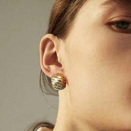 CyxenNova Chunky Huggie Hoop Earrings for Women, 18k Gold Plated Hypoallergenic Lightweight Gold Thick Hoop Earrings Dainty Jewelry Gifts for Women