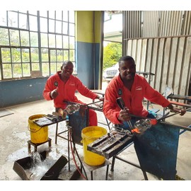 Hand Made Recycled small Glass Warthog Sculpture [O81-D]
