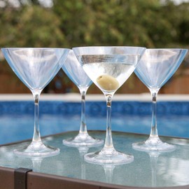 Lily's Home Vasos Martini acrílicos irrompibles, hechos de plástico inastillable e ideales para uso en interiores y exteriores, reutilizables, transparentes (8.5 onzas cada uno, juego de 4)