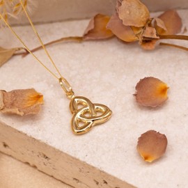 Carissima Gold Women's 9ct Yellow Gold Celtic Knot Pendant on Curb Chain Necklace of 46cm/18"