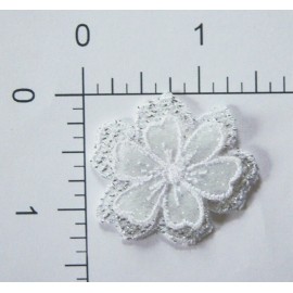 Wright's Silver Met./Raised White Flower 1 1/4" x 1 1/2" Iron On Applique wp-340