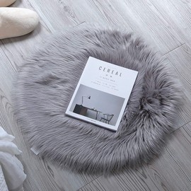 KAIHONG Faux Fur Sheepskin Style Rug,Faux Fleece Chair Cover Seat Pad Soft Fluffy Shaggy Area Rugs For Bedroom Sofa Floor (Round Gray, 45 x 45 cm)