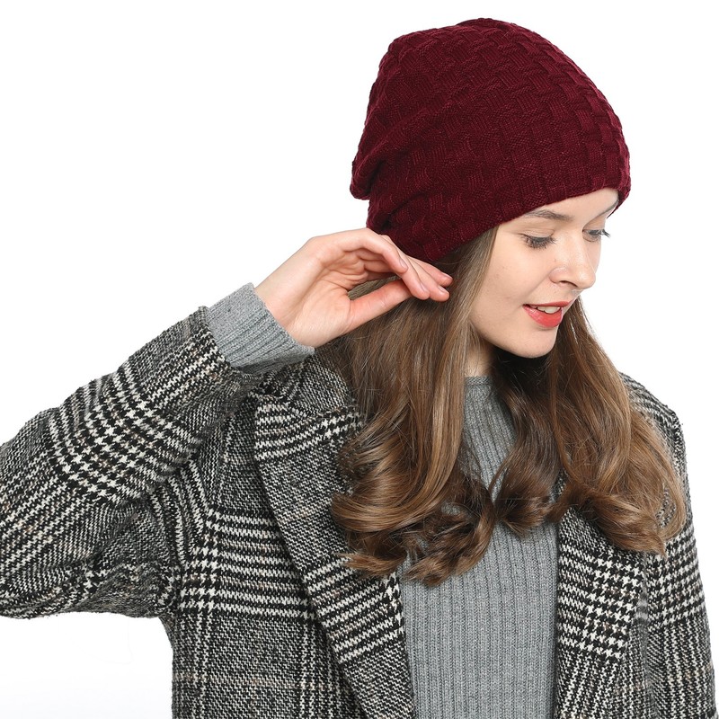 DonDon Women's Beanie Hat, Winter Hat, Slouch Style with Very