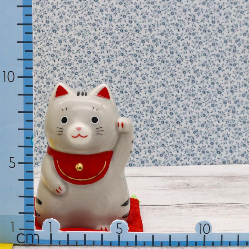 Yakushi Kiln Maneki Neko (Sabatora Naka), Lucky Come (Includes Lucky