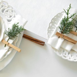 YUNSHANGHE Non-Woven Table Runner, 30 cm x 25 m Table Decoration, Table Runner, Decorative Table Runner for Christening, Communion, Birthdays, Weddings and Party (White)