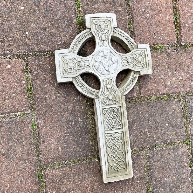 Darthome Ltd Ancient Stone Celtic Cross Tile Hanging Garden Ornament