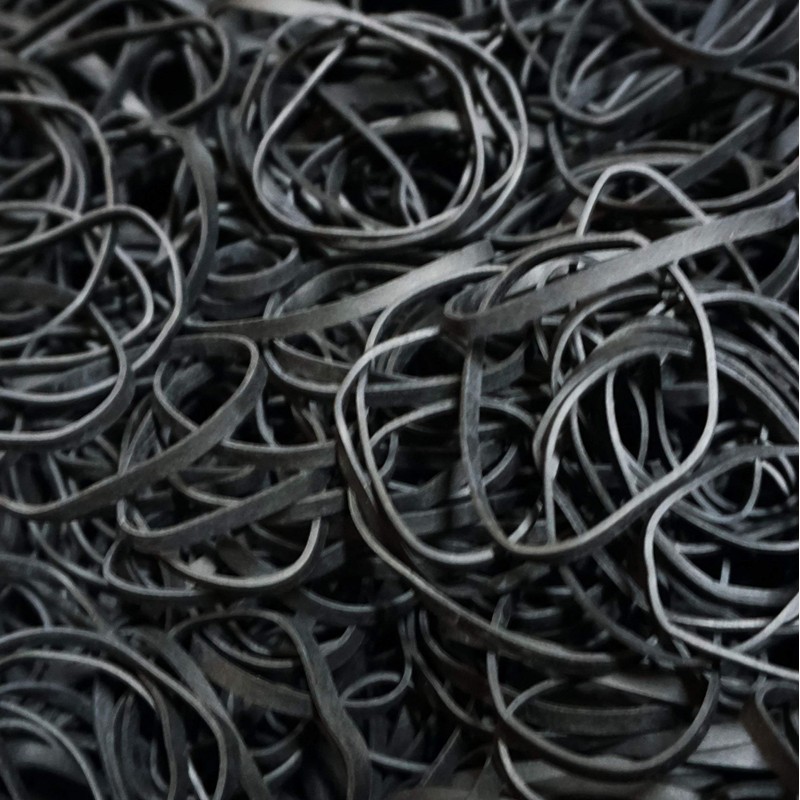 60 Count Giant Rubber Band Ponytail Holders (Black)