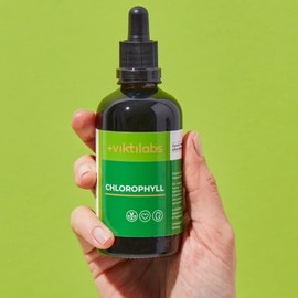 viktilabs Chlorophyll Tropfen - Nat1rliches Chlorophyllin aus Alfalfa - Hochdosiert mit 200 mg pro Tagesdosis - Leicht dosierbar mit Pipette - Nur 3 Zutaten - 100 ml