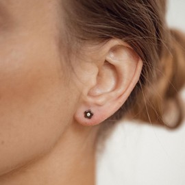 Happiness Boutique Women's Flower Stud Earrings, Small Flower Earrings Made of Stainless Steel in Gold, Rose Gold, Silver, Children's Earrings with Zirconia Stone, Hypoallergenic, Stainless Steel