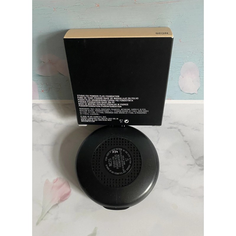 M·A·C NC25 MAC Studio Fix Powder Plus Foundation Full Size