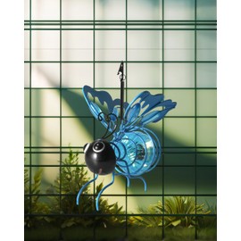 iStatue - Lámpara solar colgante de metal con mariposas – Luces decorativas resistentes a la intemperie con resortes hinchables para jardín y patio, decoraciones de primavera y verano (azul)