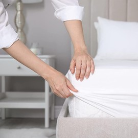 GOLD TEXTILES Pack of 12 Queen White Fitted Sheets (60x80+15) Polycotton T200, Soft and Comfortable Easycare -Commercial Grade Hotel Quality