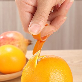 YUEMING 2 pcs Orange Peeler Citrus Peeler Fruit Peeler Creative Peeler Lemon Citrus Fruit（Random Color）