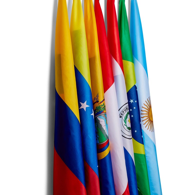Runesol 5 O'Clock Somewhere Party Flag, 91x152cm, 3ft x 5ft,