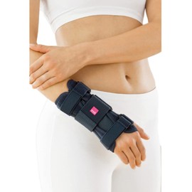 medi Manumed - Handgelenkbandage rechts | schwarz | Größe I | Kompressionsbandage zur Stabilisierung des Handgelenks