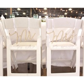 2 Pcs Wood Mr and Mrs Chair Signs,Wooden Bride and Groom Table Decorations Chair,Mr and Mrs Sign for Wedding Table Ideal for Wedding Engagement