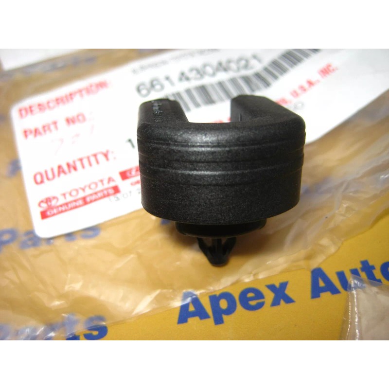 Toyota Tacoma Tailgate Hinge Pushing Catch Bezel Right Side 2017-2024