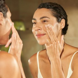 ALASTIN Skincare A-LUMINATE - Suero facial (50 mL), fórmula antienvejecimiento que ayuda a reducir manchas oscuras, tono desigual e hiperpigmentación