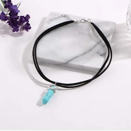 Kercisbeauty - Gargantilla de terciopelo negro con piedras curativas verdes para mujeres y niñas