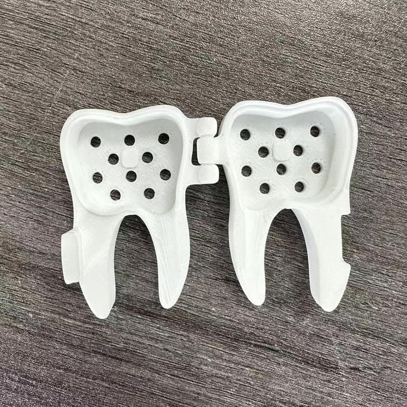 Estuche protector para cabezal de cepillo de dientes con orificio