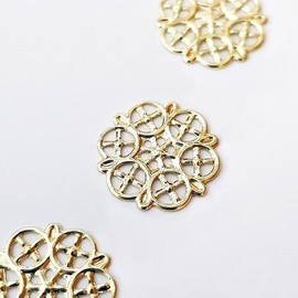 Clematis Hanbok Traditional Metal Decoration Holiday Gift Money Envelope Packaging Decoration Hairpiece Decoration Hanbok Accessory Decoration Gift for Foreigners / 애기똥풀 한복 전통금속장식 명절선물 용돈봉투 포장장식 가채장식 한복악세사리장식 외국인선물