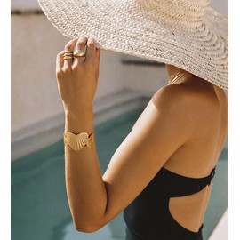 WOWORAMA Chunky Heart Cuff Bracelet for Women Gold Plated Striped Heart Shell Bangle Bracelets Gold Wide Seashell Cuff Bangles Statement Bracelet, Adjustable Size, Alloy, no gemstone