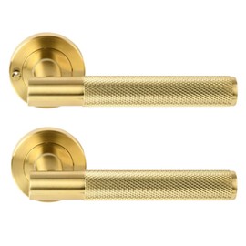 HANDLEZONE® Evo Knurled Grip Privacy Lever On Round Rose Door Handles, with Privacy Latch, for Bathroom, Toilet, WC Doors, 1 Set - Satin Brass
