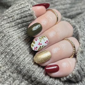 Christmas Press on Nails Short Fake Nails Xmas Glue on Nails with Cute Holly Designs Oval False Nails Red Green Glitter Acrylic Nails Full Cover Christmas Nail Decoration for Women Girls, 24pcs