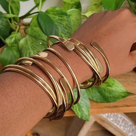 17VKL Gold Bangle Bracelets for Women, 14k Gold Plated Multi Layer Cuff Bangles Set, Stackable Boho Non Tarnish Elegance Smooth Bangle Jewelry Gifts for Her (6PCS Adjustable Bracelets)