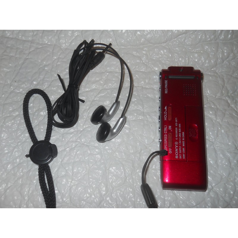 Sony ICD-UX71RED Digital Voice Recorder with 1GB Flash Memory