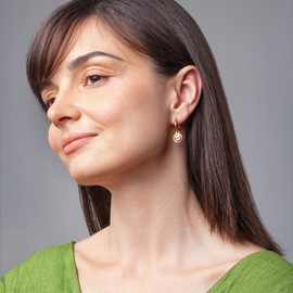 Gold Ohrringe Creolen mit Anhänger zum Wechseln • Edelstahl Ohrhänger mit Charm in braun • nickelfrei & wasserfest • MIX AND MATCH • Ø 16 mm