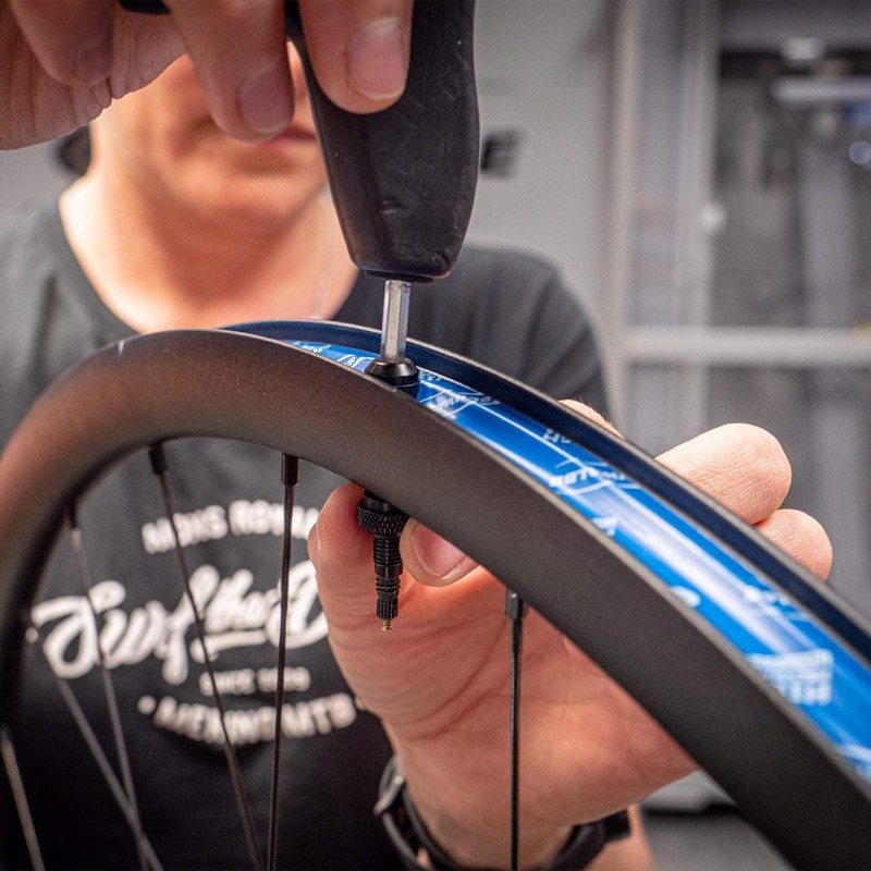 Schwalbe UTLV Tubeless Ventil (2er-Set), 40mm Length Valve Parts &