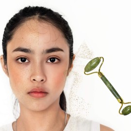 Jade Roller Gift Set, Gua Sha facial Massager, 100% natural jade anti aging skin tightening Massager, Face slimming for cheeks, Double chin and under eye tightening, Traditional Chinese Skin care tool