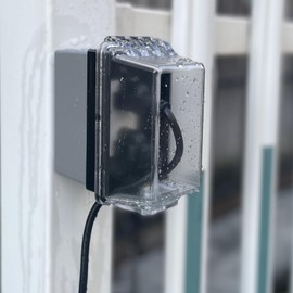 PILISPARK Universal Weatherproof Electrical Outlet Cover with Lock, Baby Proof Outlet Lock Box, Fits Most 2.6 "H x 2.5 "W or Smaller Plugs, Clear Outlet Waterproof Cover Box Fit for Outdoor in-Use