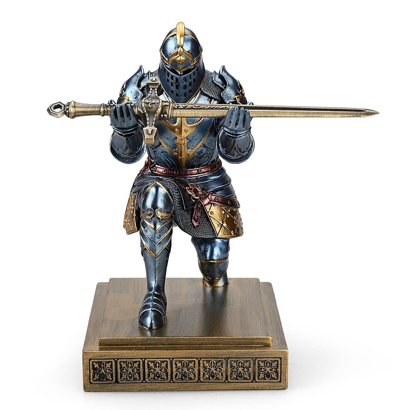 King's Guard Knight Pen Holder Pen Stand Desk Organizers and