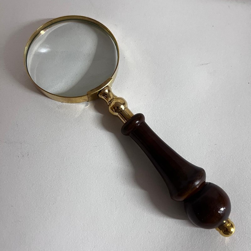 Elegant Regency Style Wooden Handle Magnifying Glass for Reading, Handheld
